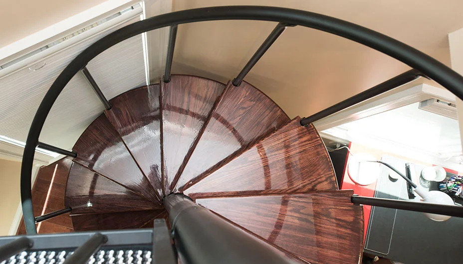material-open-traditional-steel-spiral-stair