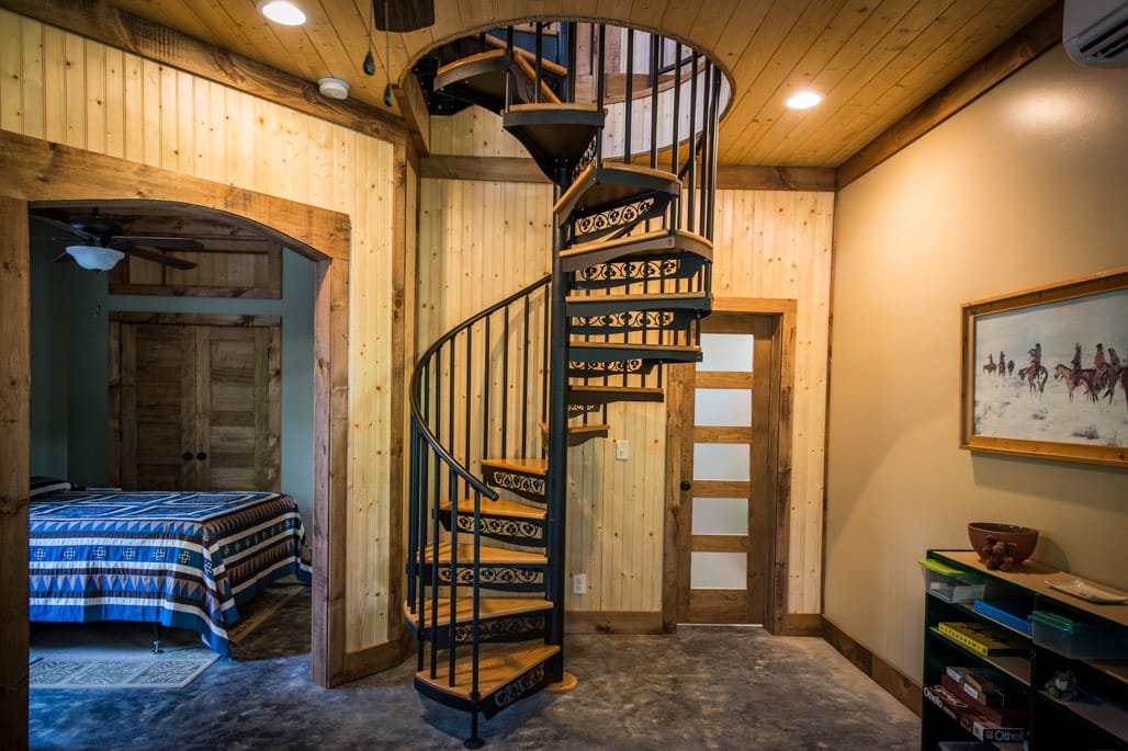 The Country Club (Indoor Steel Residential Spiral Stairs)