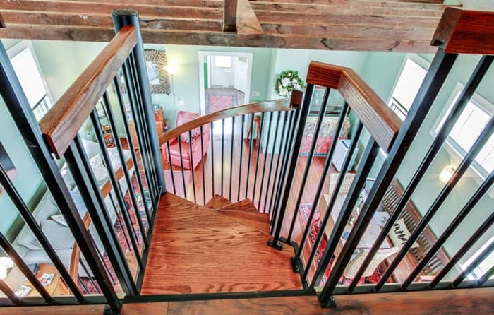 spiral staircase landing platform to loft