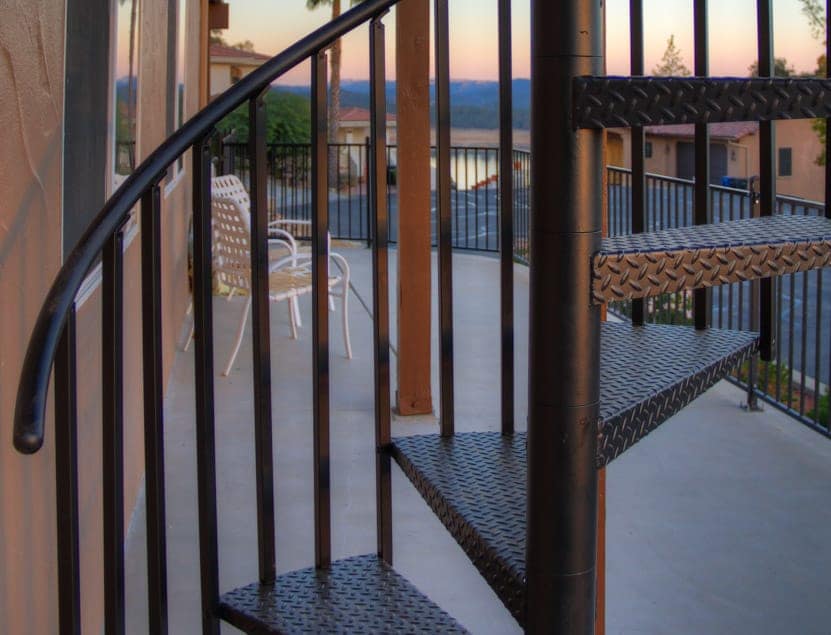 aluminum builders series railing detail shot