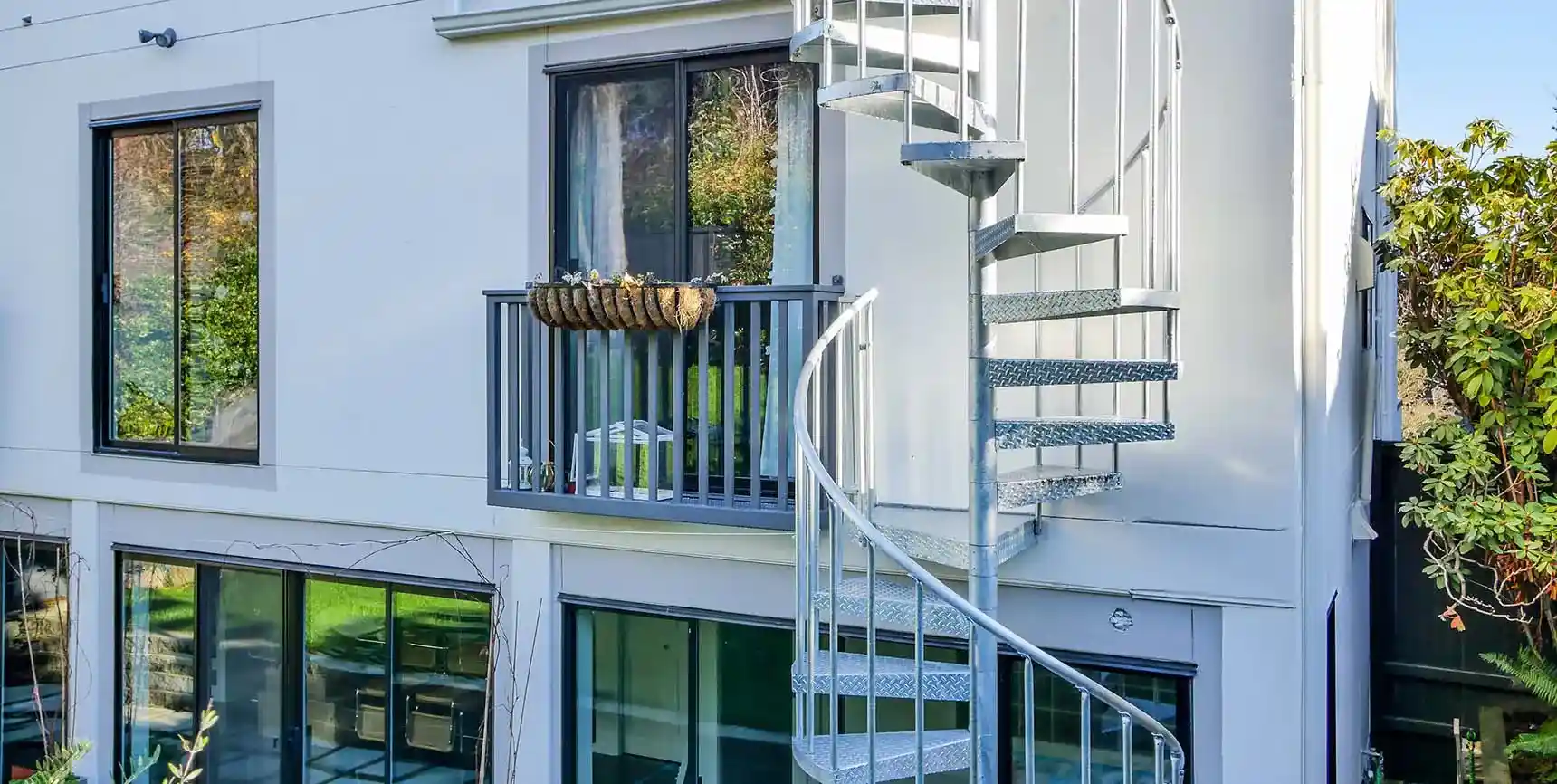 5 Reasons Spiral Stairs Beat Straight Stairs for Decks - Paragon Stairs